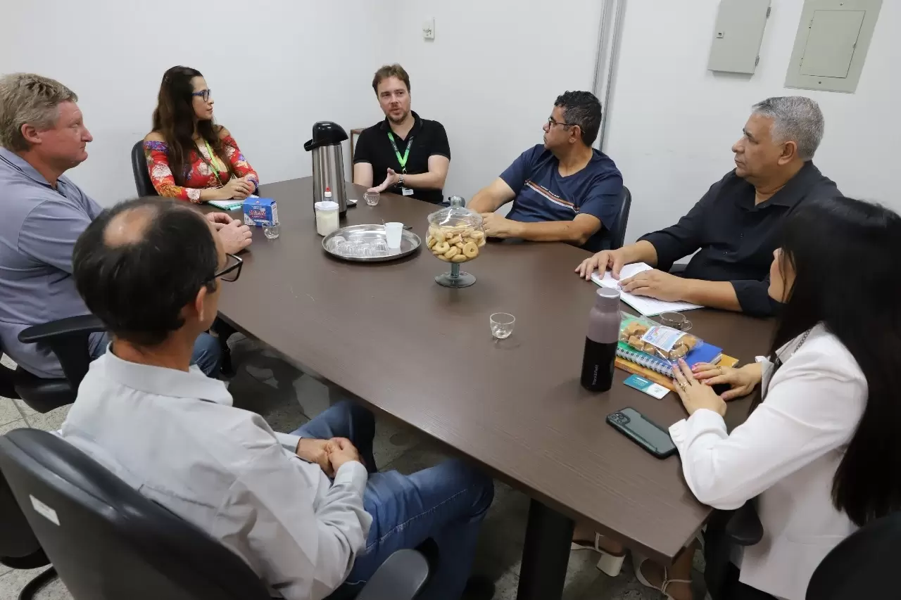 Secretário de Desenvolvimento participa de reunião em busca de parcerias 