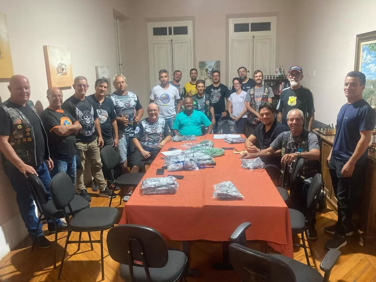 Representantes de motoclubes se reúnem para a organização do Encontro Nacional de Motociclistas de Formiga 2025