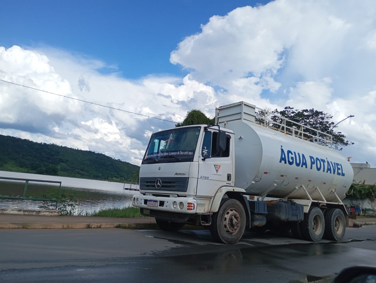 Caminhão com inscrição “água potável” não pertence ao SAAE