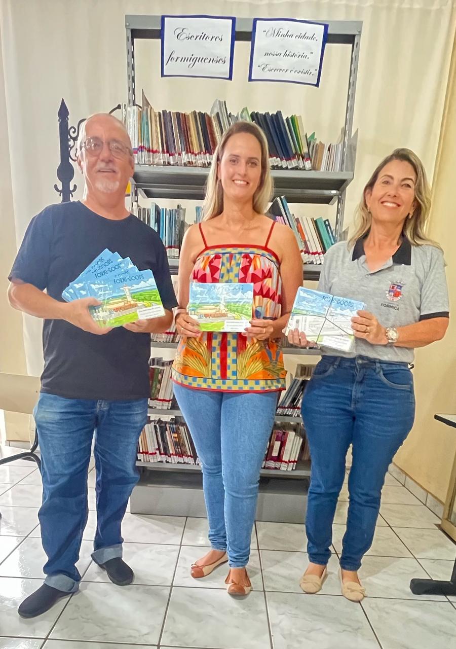 Livro “Formi-Goods: Eu ❤️ Formiga” é doado às Bibliotecas e à Secretaria Municipal de Cultura