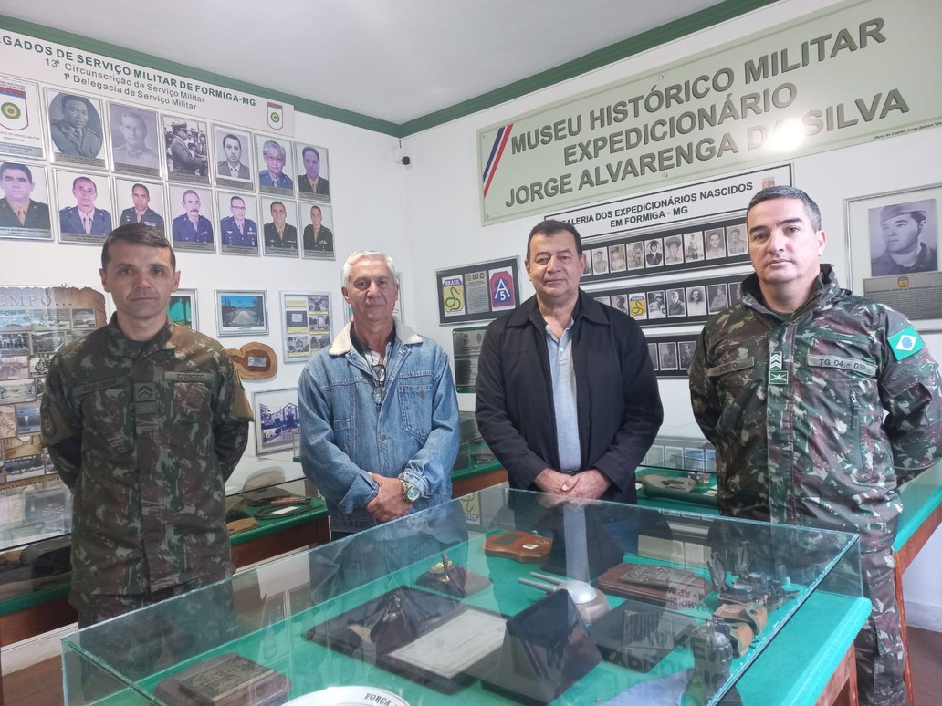 Prefeitura de Formiga realiza visita institucional ao Tiro de Guerra 04-030