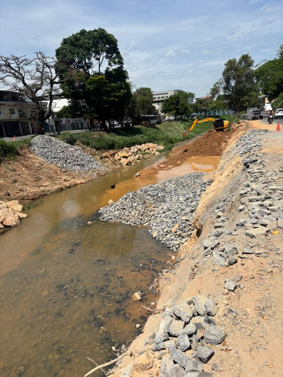 Prefeitura de Formiga avança nas obras de recuperação da Avenida José Arantes